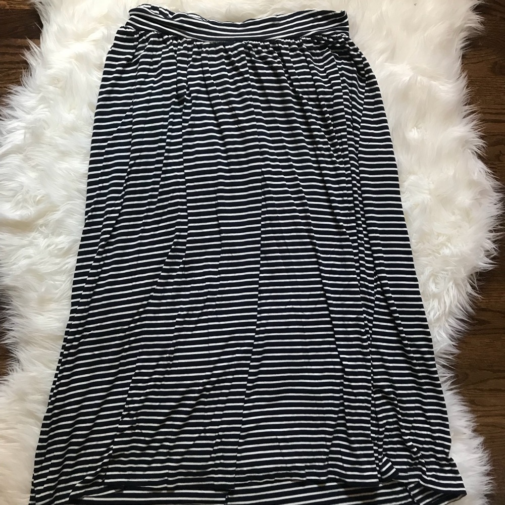 Liz Lange Maternity Skirt Medium